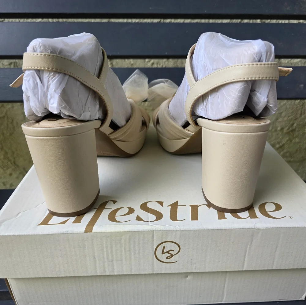 New Life Stride Women's Bow Sandals Beige Block Heels Sz. 6.5W - Picture 5 of 6